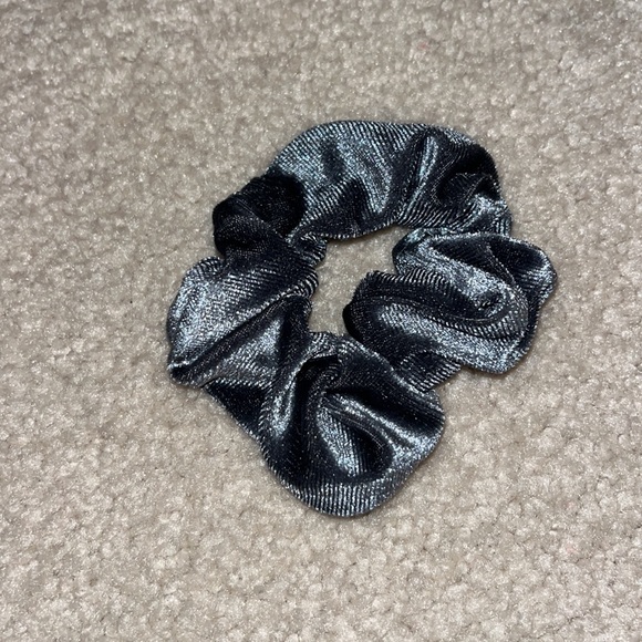 4 Scrunchies! Fuzzy and Velvet scrunchies bundle of 4 - Picture 4 of 7